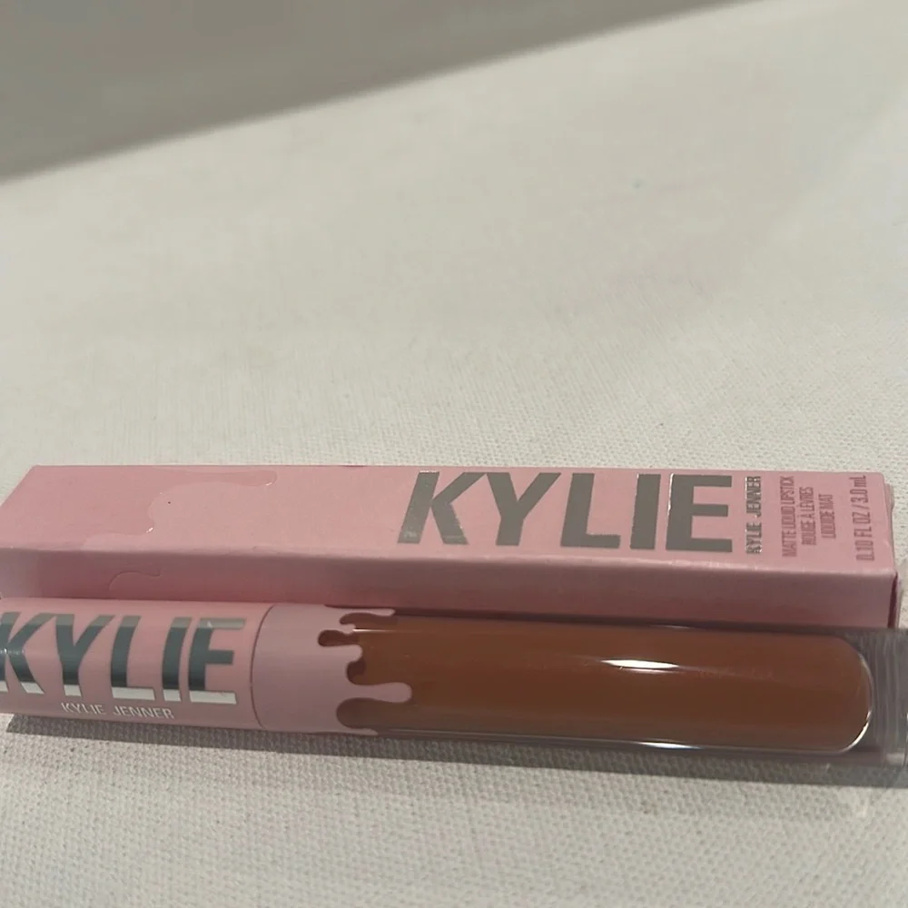 Kylie Jenner Matte Liquid Lipstick. No 308 Built To Last Matte.